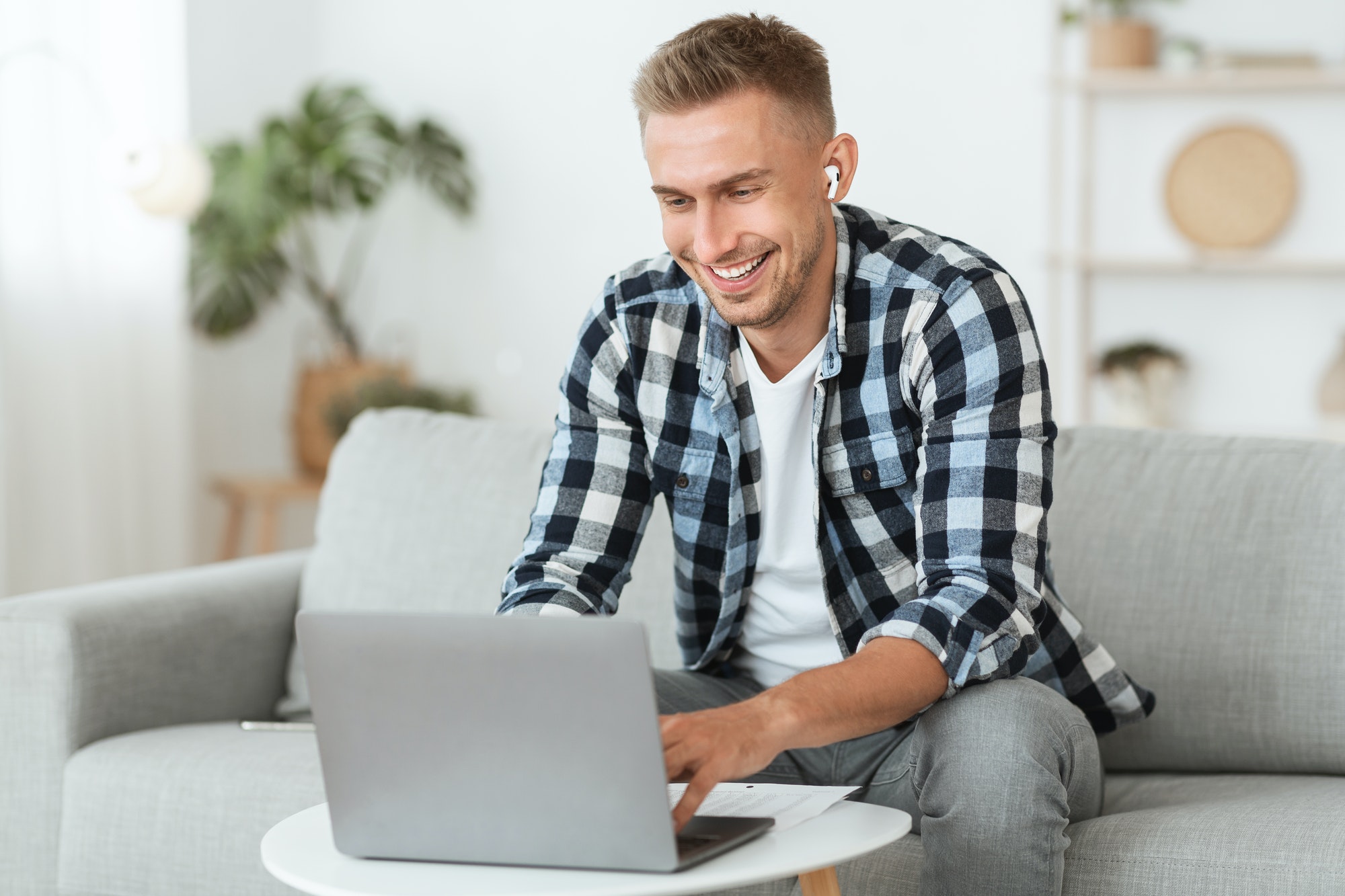 guy-listening-to-music-online-in-headphones-1.jpg